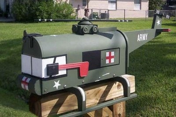 http://funnypictures.me/wp-content/uploads/2012/11/funny-pictures-creative-mailboxes-8.jpg